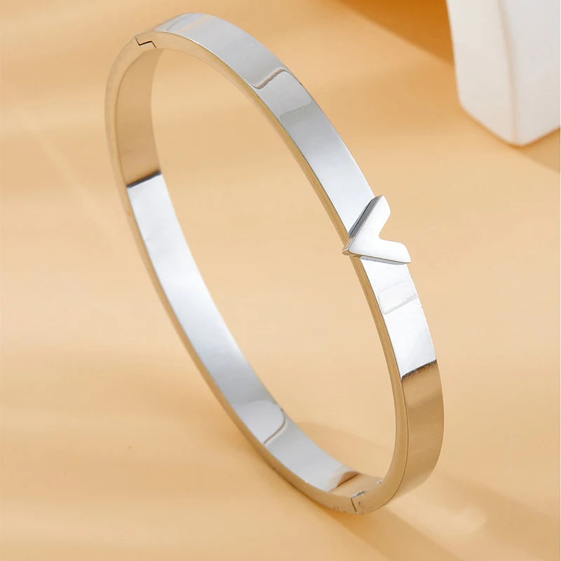 Signature V-Heart Bracelet