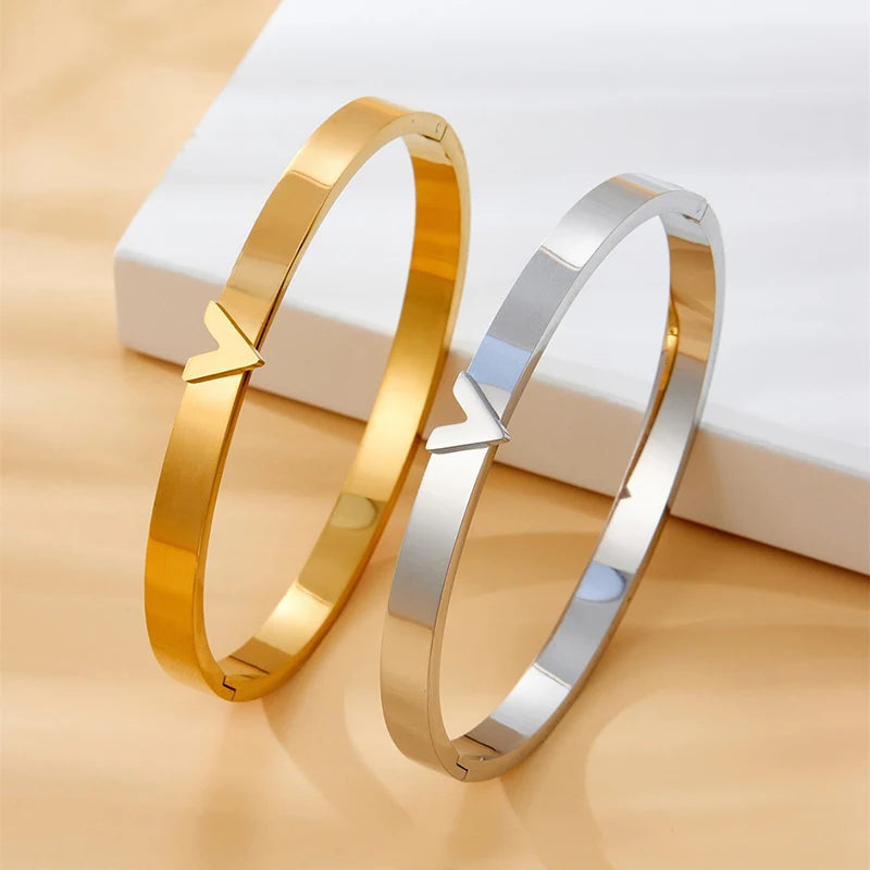 Signature V-Heart Bracelet