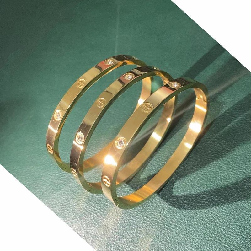 Zircon-Detail Cross Nail Nut Bangle