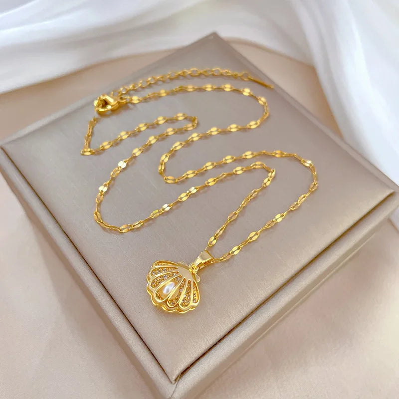 Amora Shell Necklace