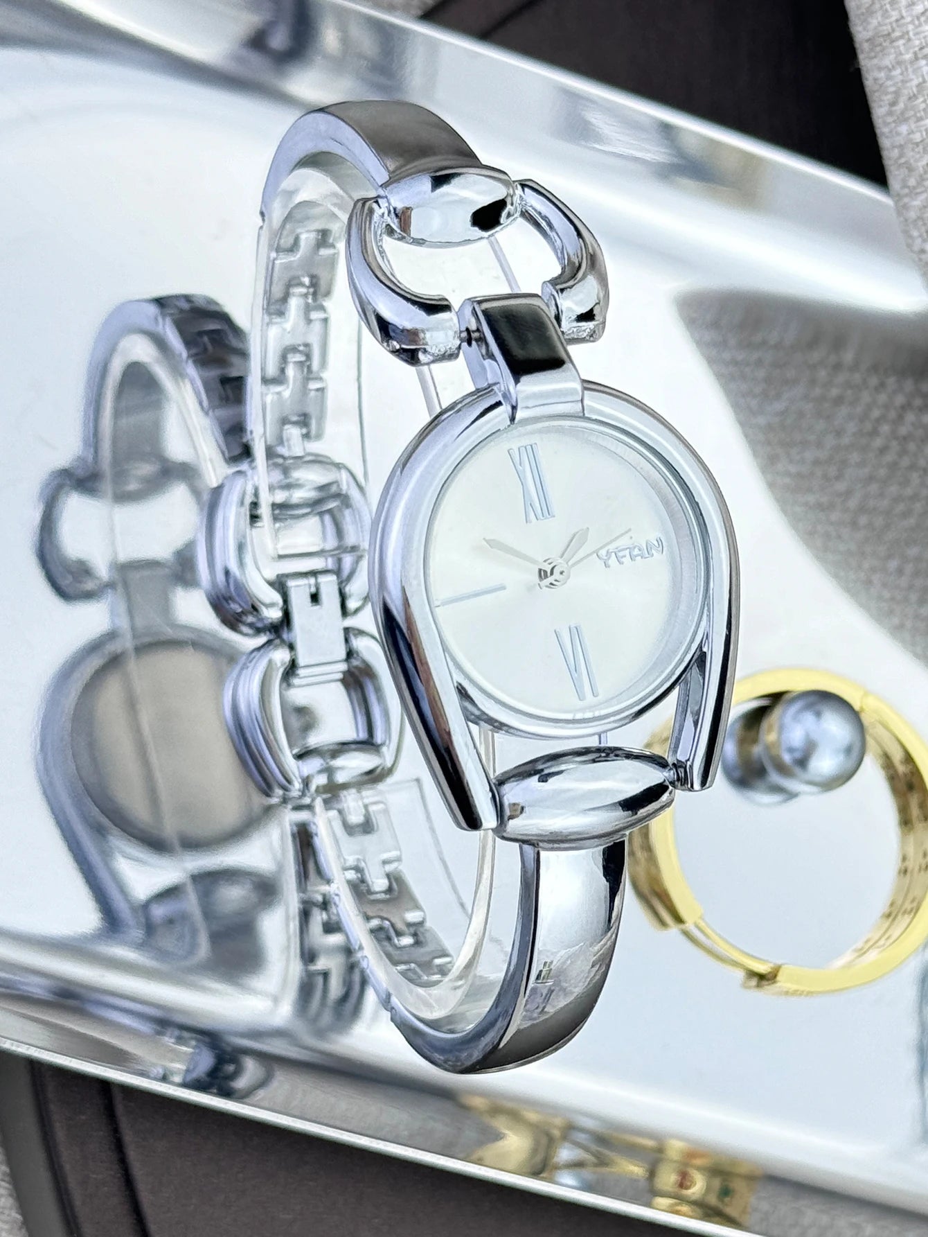 Retro Button Quartz Watch