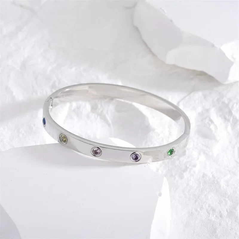 Zircon-Detail Cross Nail Nut Bangle