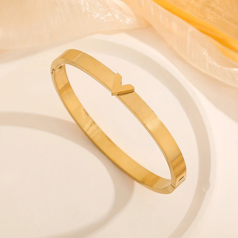 Signature V-Heart Bracelet