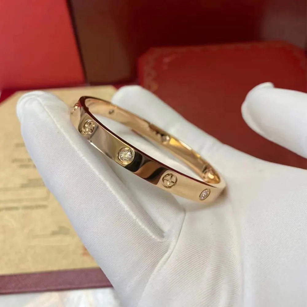 Zircon-Detail Cross Nail Nut Bangle
