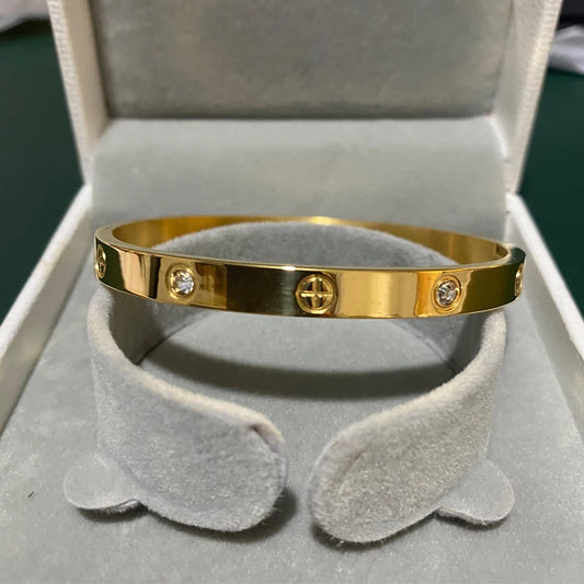 Zircon-Detail Cross Nail Nut Bangle