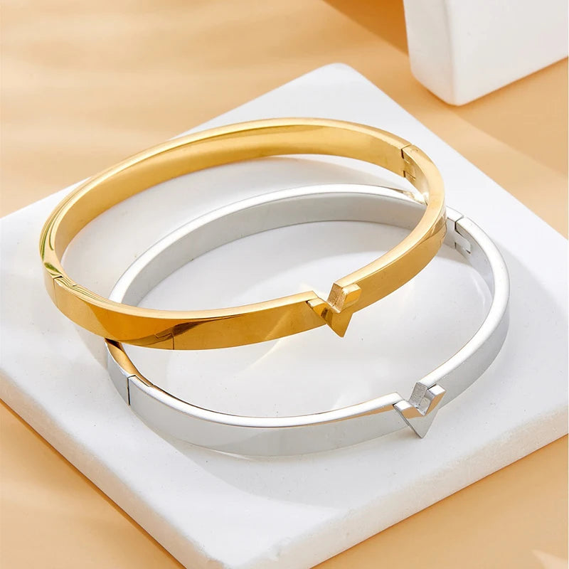 Signature V-Heart Bracelet