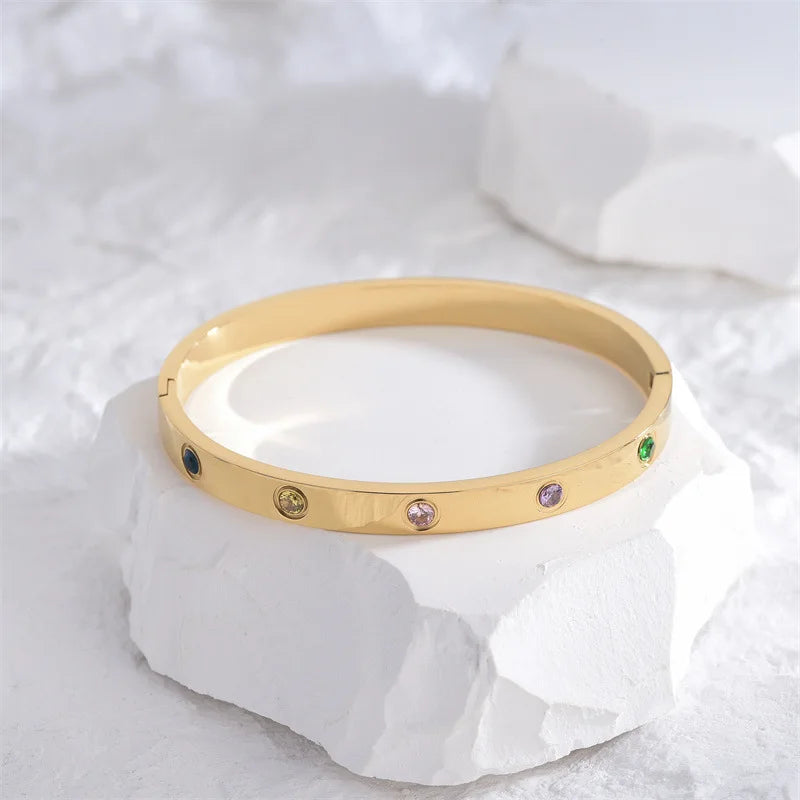 Zircon-Detail Cross Nail Nut Bangle