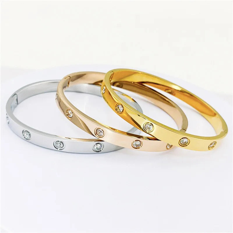 Zircon-Detail Cross Nail Nut Bangle