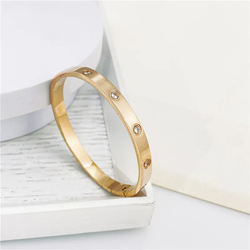 Zircon-Detail Cross Nail Nut Bangle