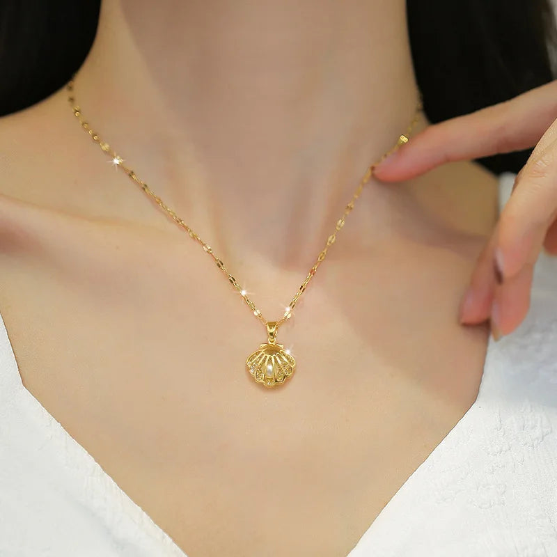 Amora Shell Necklace