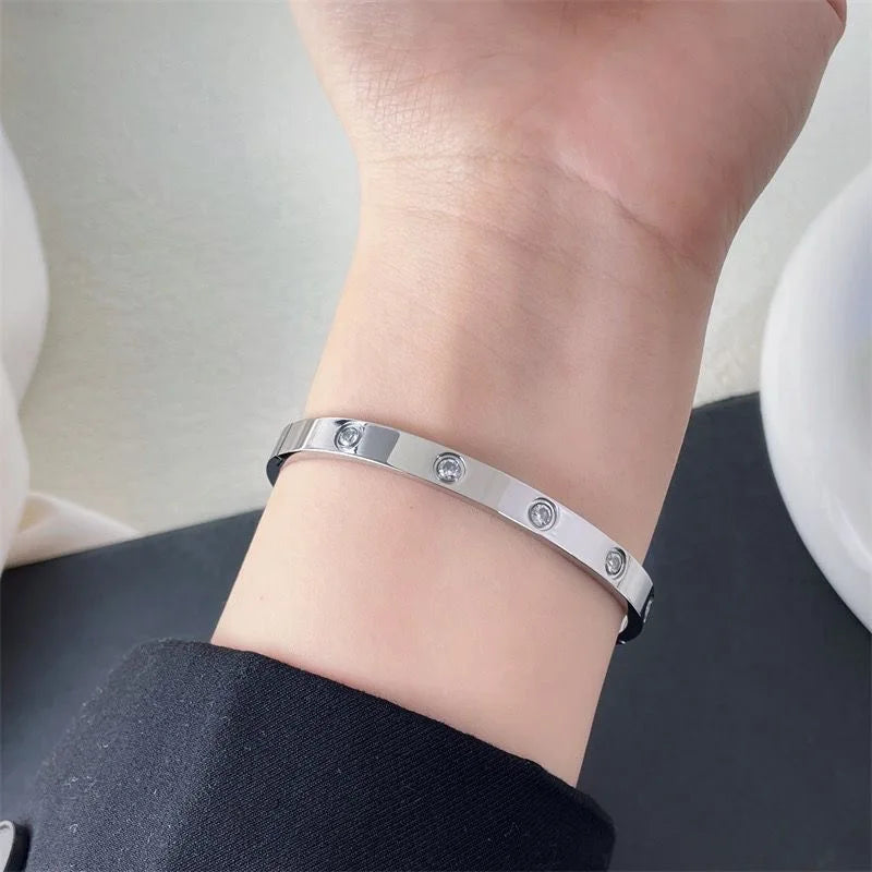 Zircon-Detail Cross Nail Nut Bangle